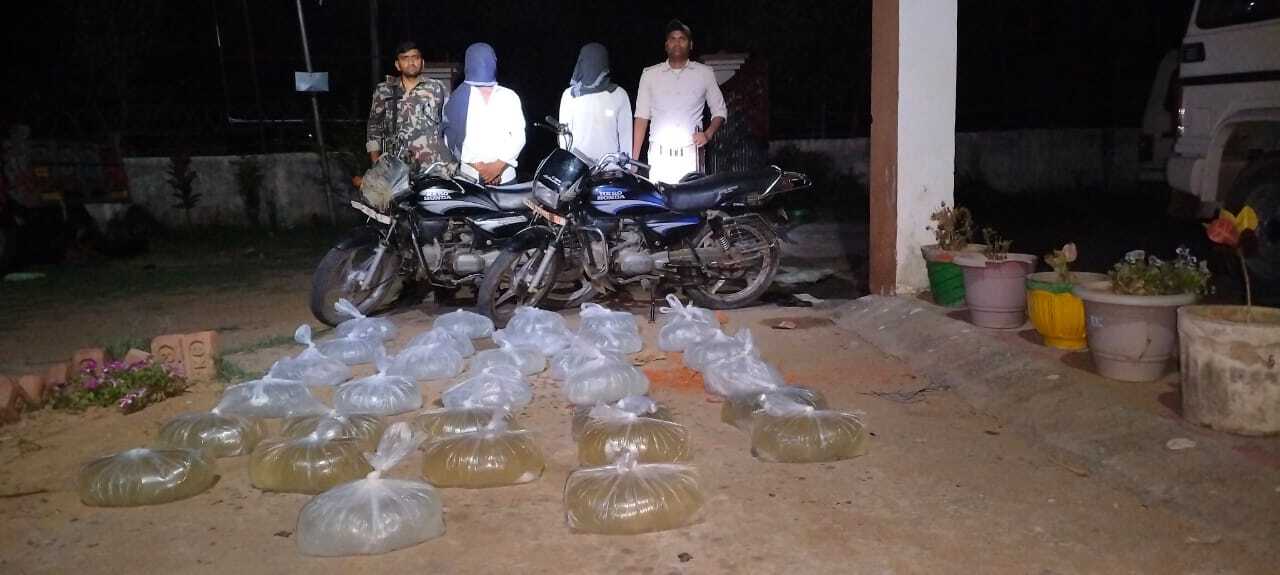 320 लीटर शराब और दो बाइकों के साथ दो धंधेबाज गिरफ्तार