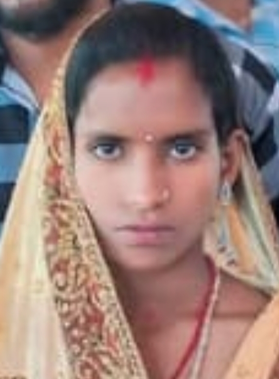 कच्चे मकान की दीवार गिरी, दबने से पत्नी की मौत, पति गंभीर