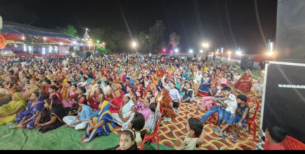 गायत्री महायज्ञ में तीसरे दिन हुआ हवन
