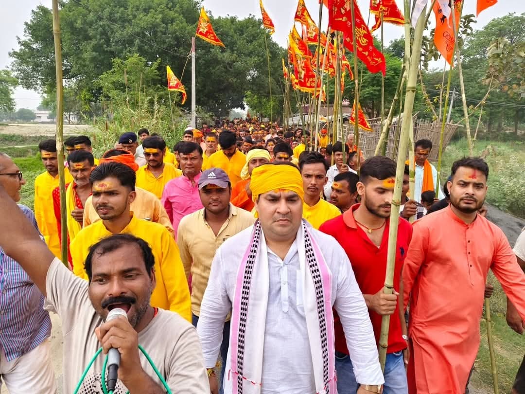 कबीरपुर में कलशयात्रा के साथ शुरू हुआ हनुमत प्राणप्रतिष्ठा महायज्ञ, यात्रा में 2100 कन्याओं समेत हजारों श्रद्धालु हुए शामिल