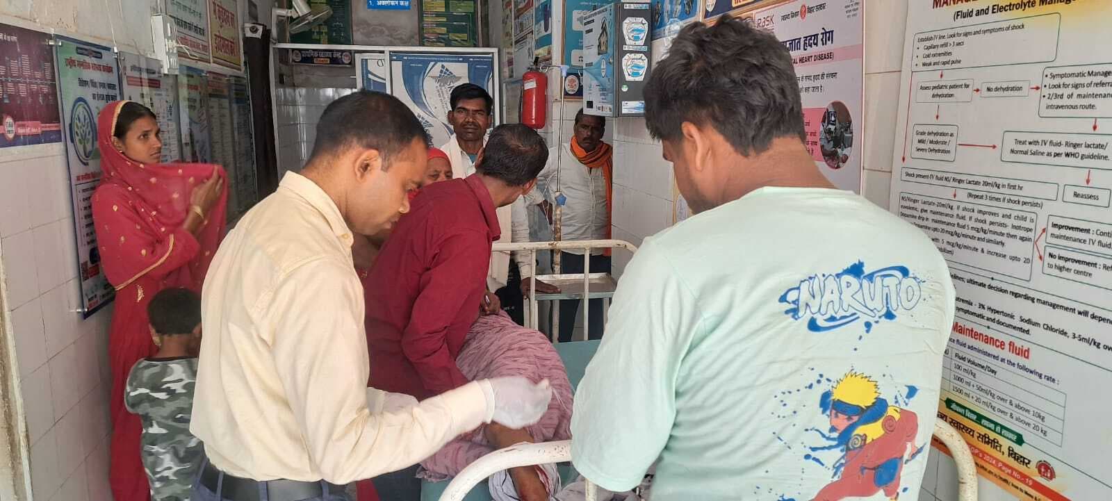 ऑटो पलटने से महिला समेत दो घायल