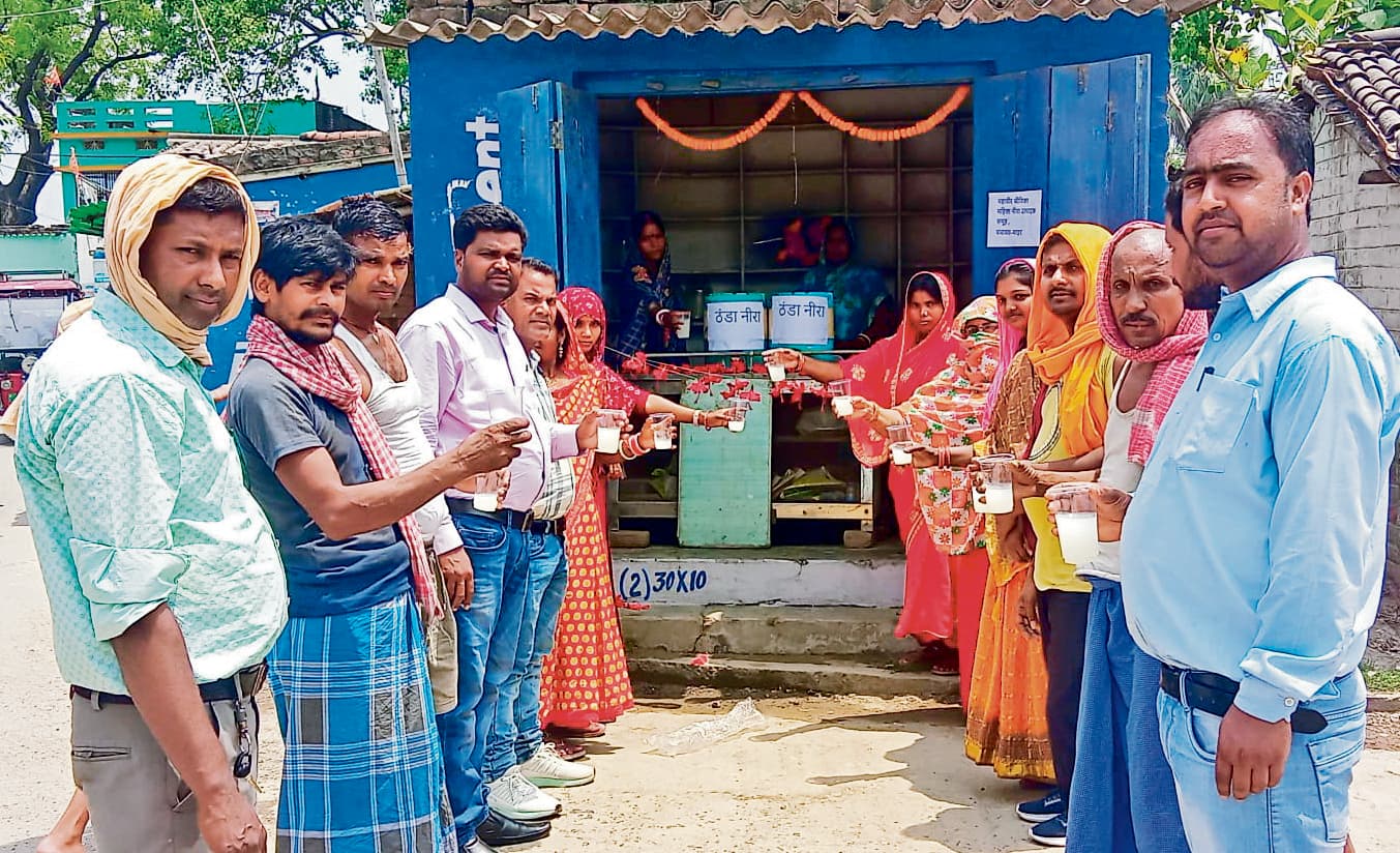 Saran News : परसा प्रखंड में दो नीरा विक्रय केंद्रों का उद्घाटन
