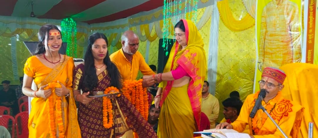 दीप महायज्ञ में जलाये गये सैकड़ों दीये