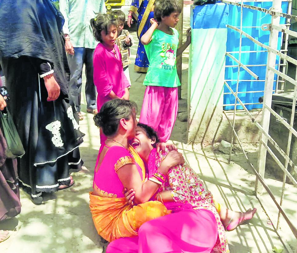 Gopalganj News : गोपालगंज में इलेक्ट्रिक स्कूटी की बैट्री ब्लास्ट, डेढ़ साल की बच्ची समेत दो लोगों की मौत