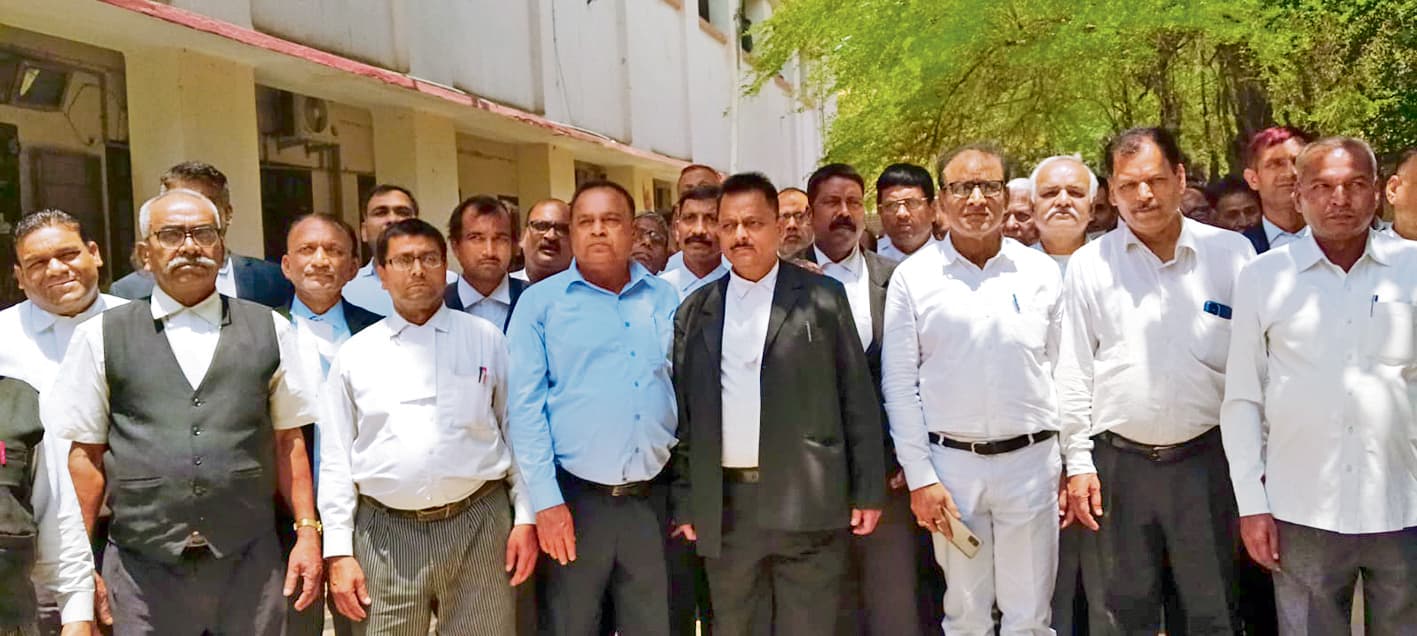 Saran News : पहलगाम आतंकी हमले को लेकर अधिवक्ता संघ ने निकाला मौन जुलूस