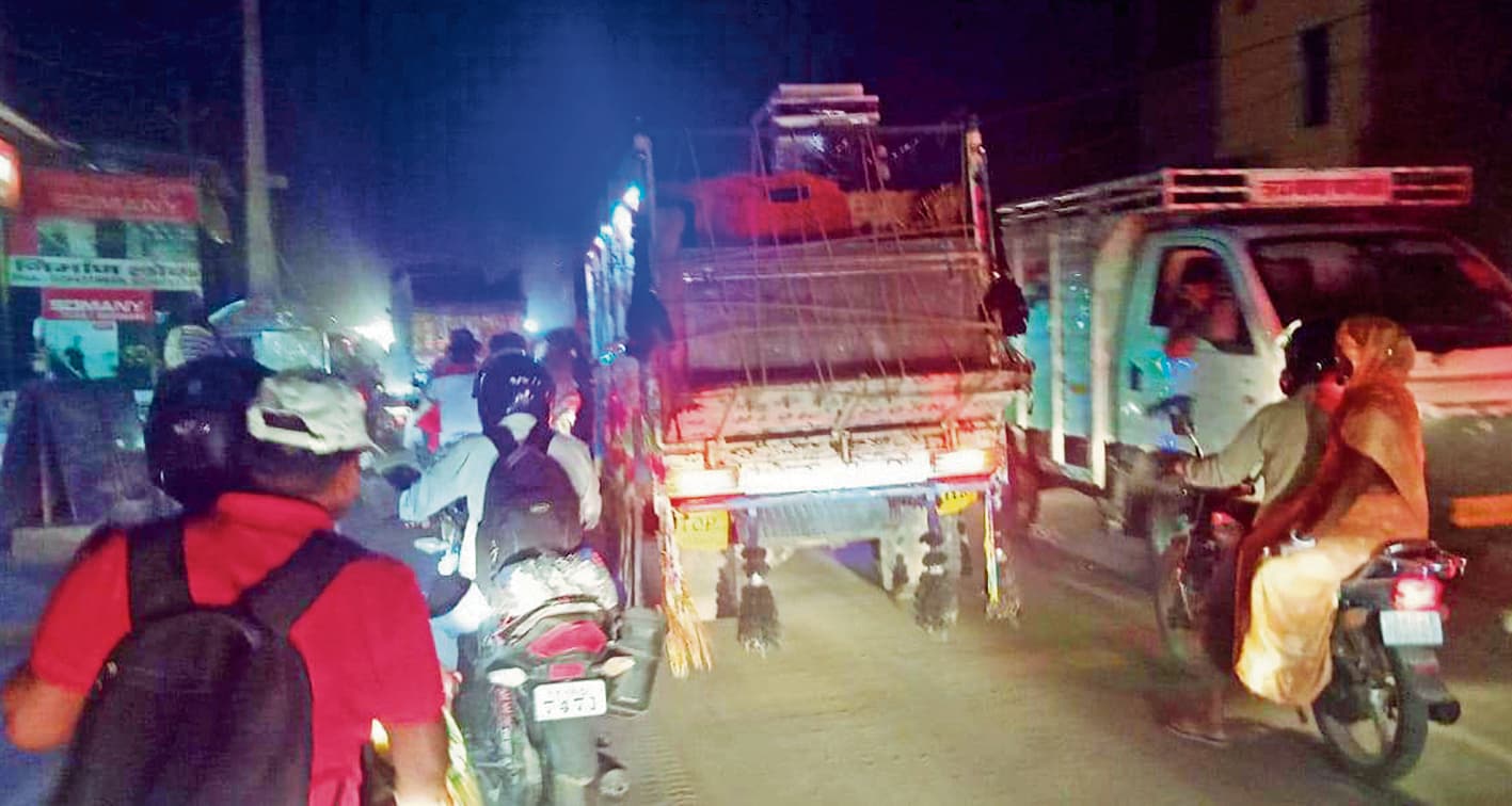 Saran News : शाम सात बजे के बाद शहर के प्रवेश मार्गों पर लग रहा महाजाम