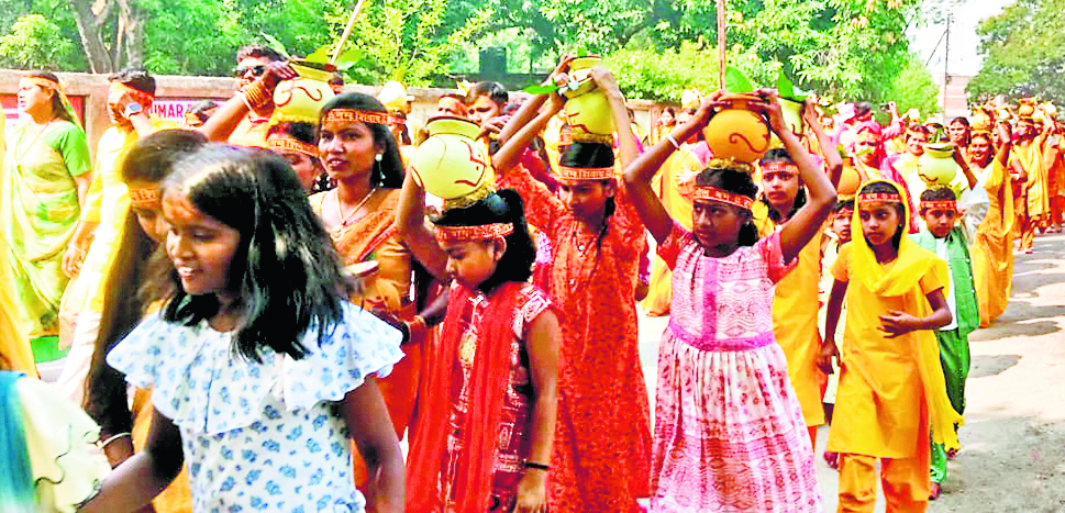 Bokaro News : लहरियाटांड़ में कलश यात्रा के साथ यज्ञ शुरू