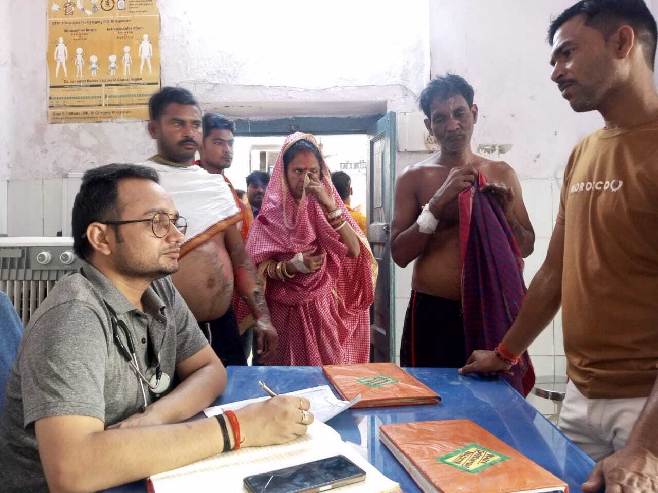 रेडिएटर के गर्म पानी से चार बाराती झुलसे