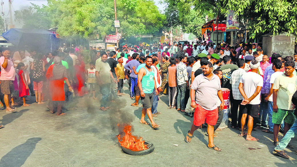 Gopalganj News : चावल व्यवसायी की हत्या से फूटा जनाक्रोश, थावे बाजार रहा बंद, एनएच-531 रहा जाम