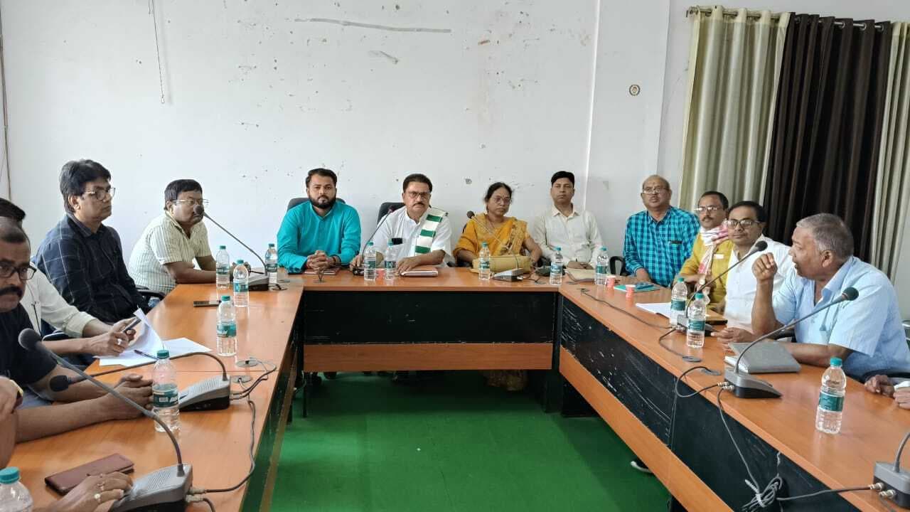 शिक्षक के साथ किये गये दुर्व्यवहार की शिक्षकों ने की निंदा