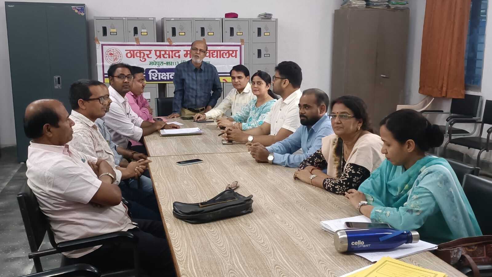 शिक्षक के साथ हुए दुर्व्यवहार की भर्त्सना