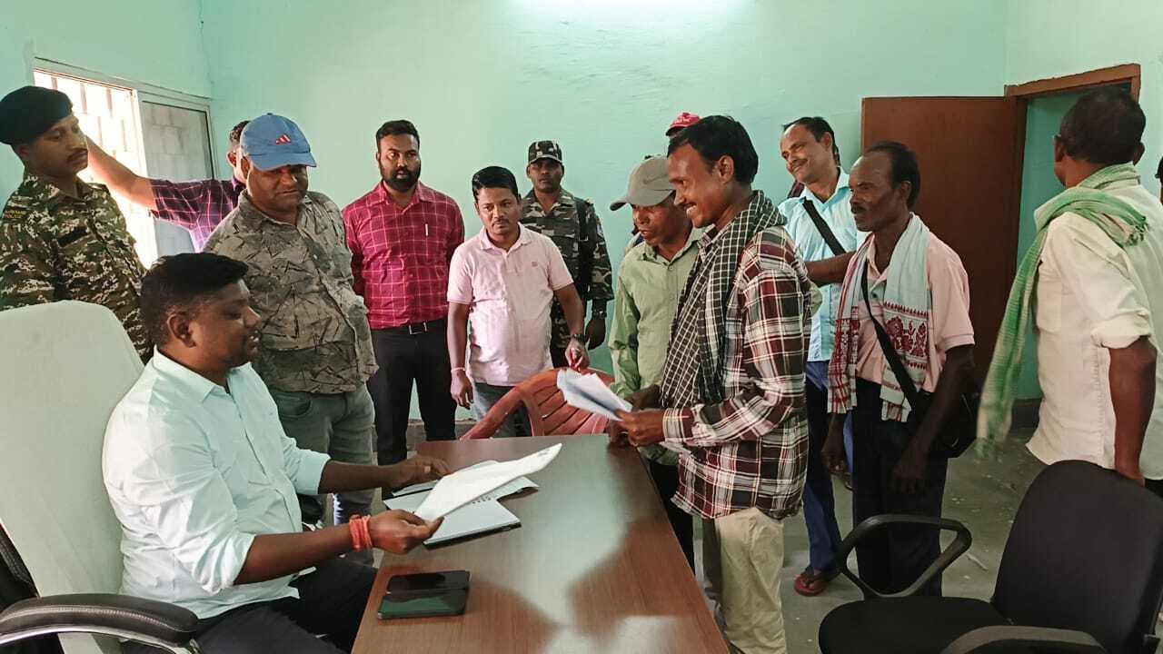 West Singhbhum News : चापाकल की मरम्मत कार्य में तेजी लाएं अफसर : विधायक