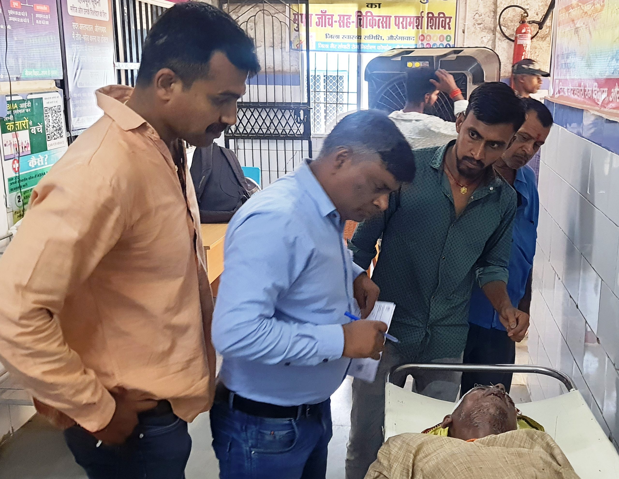 आरपीएफ जवानों ने अचेत वृद्ध को पहुंचाया अस्पताल