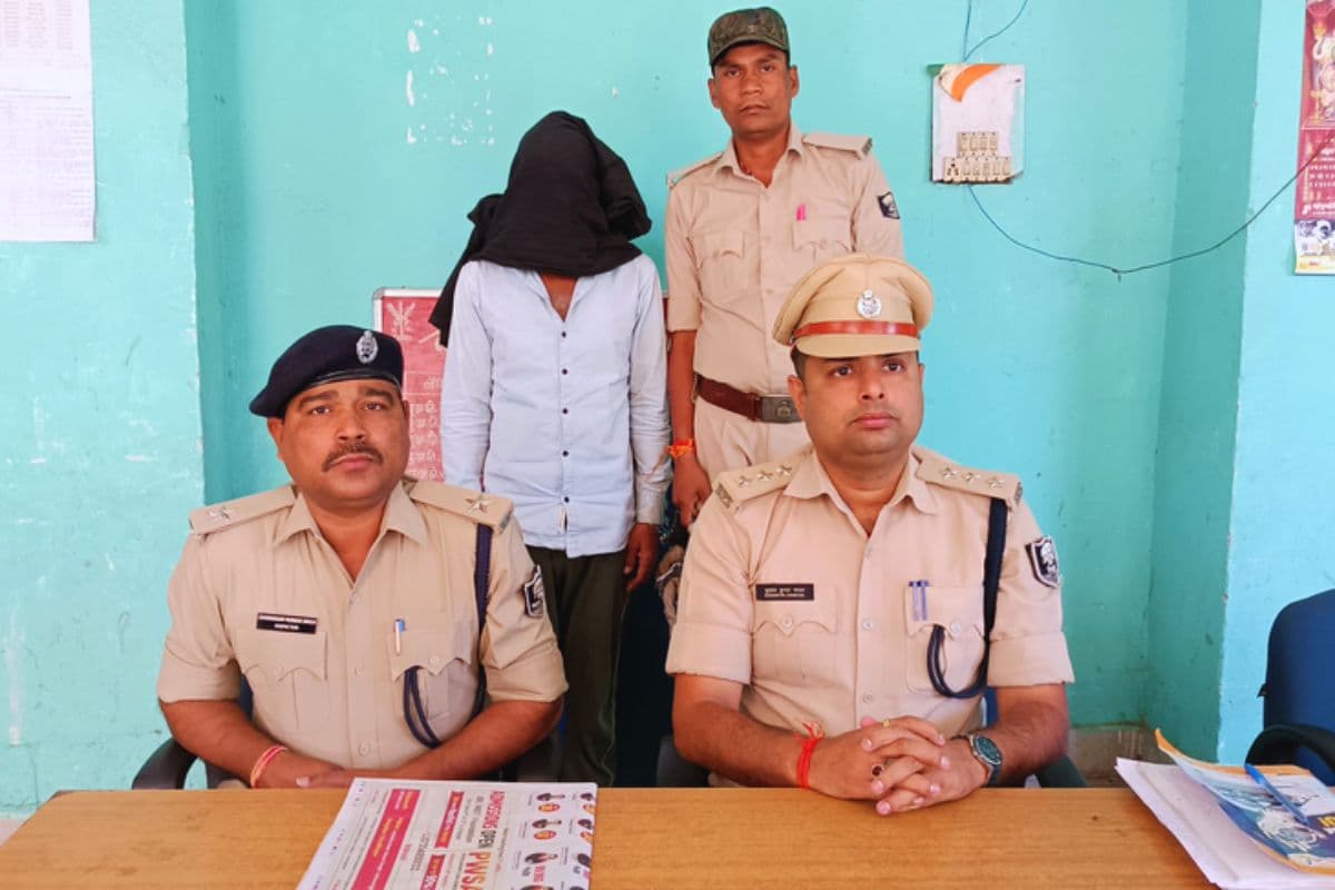 11 साल से फरार नक्सली बिहड़ यादव महाराष्ट्र से गिरफ्तार, सड़क निर्माण रोकने के लिए फूंक डाली थी डायनोपैक सहित कई मशीनें