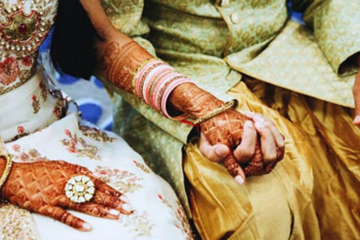 lakhisarai news| 13 years after love marriage, husband forced her to change her religion, woman reached police station with complaint lakhisarai news| 13 years after love marriage, husband forced her to change her religion, woman reached police station with complaint