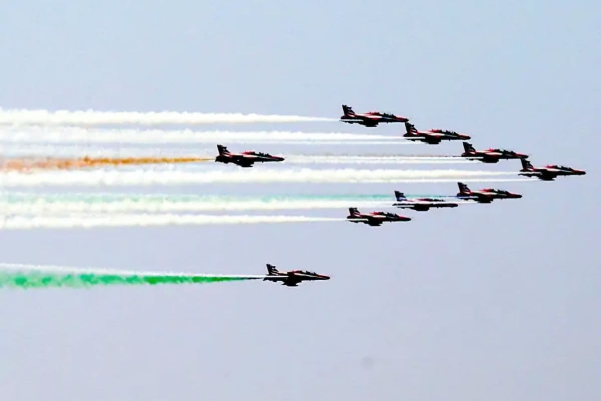 Patna Air Show Video: 360 डिग्री घूमे Fighter Jets, पटना के आसमान में बनाया दिल का शेप