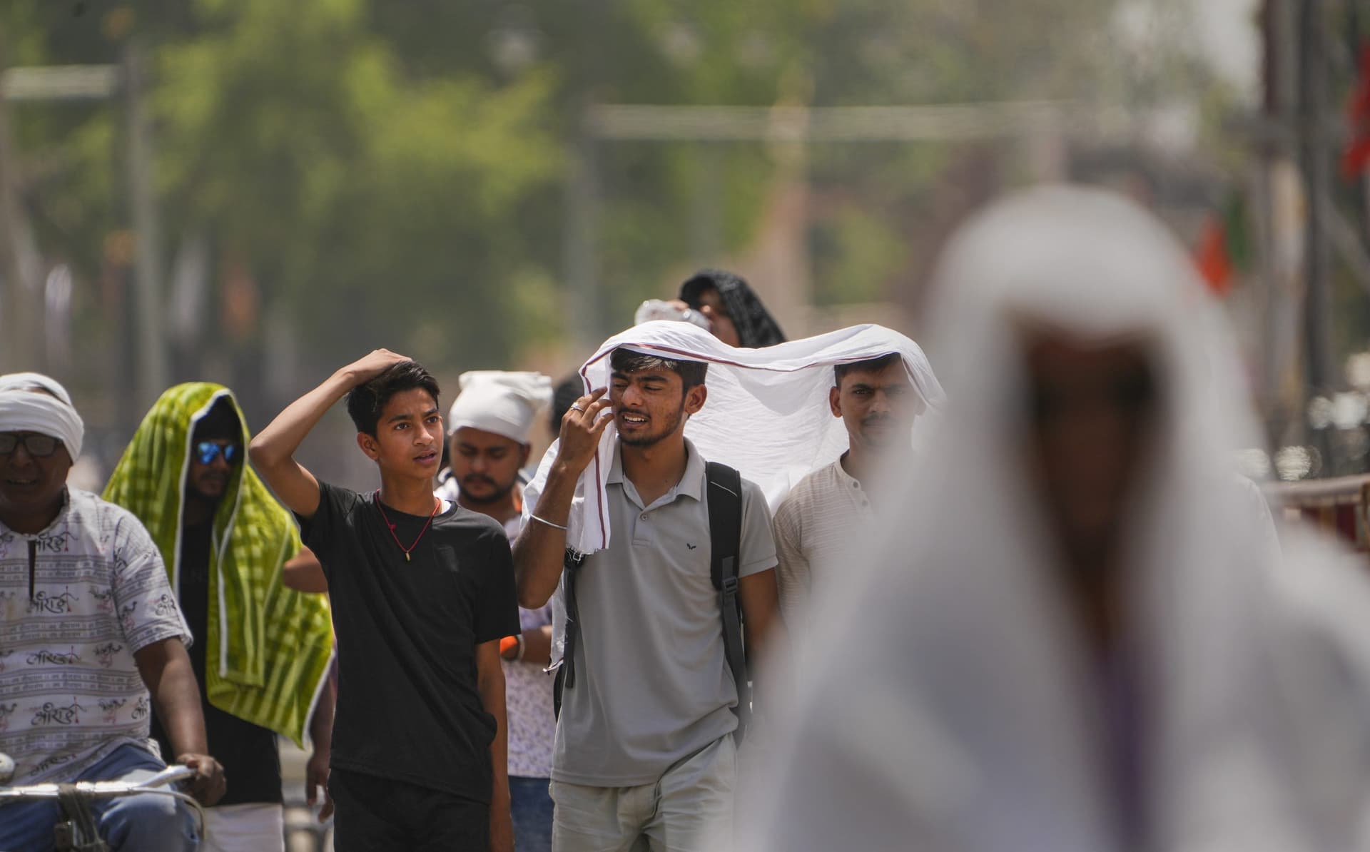 Weather Forecast: बहुत हुई बारिश! हो जाइए तैयार… 15 से 18 मई तक इन राज्यों में पड़ेगी पसीना छुड़ाने वाली गर्मी