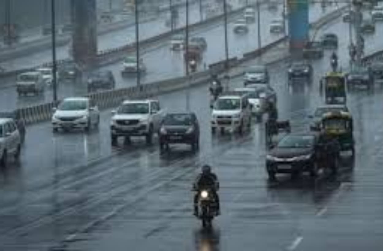 Delhi Heavy Rain: दिल्ली में बारिश का तांडव! एयरपोर्ट को हुआ नुकसान, कई उड़ानें प्रभावित