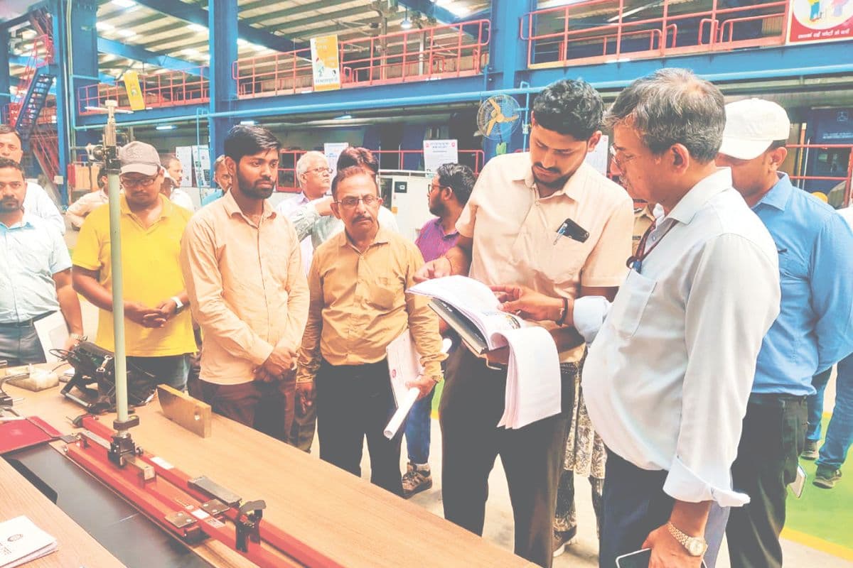 Gaya News: गया में बनेगा वर्ल्ड क्लास स्टेशन, DRM ने दिया निर्देश- समय पर पूरा हो काम