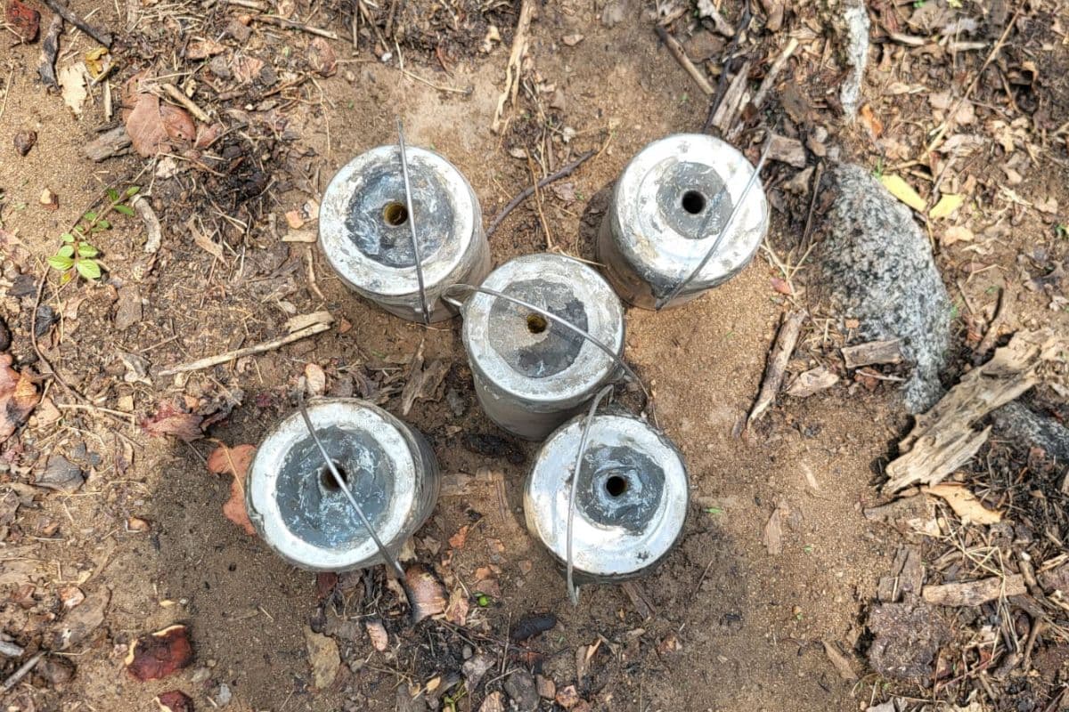 झारखंड-बिहार सीमा पर माओवादियों के खिलाफ सर्च ऑपरेशन, 5 IED बम बरामद