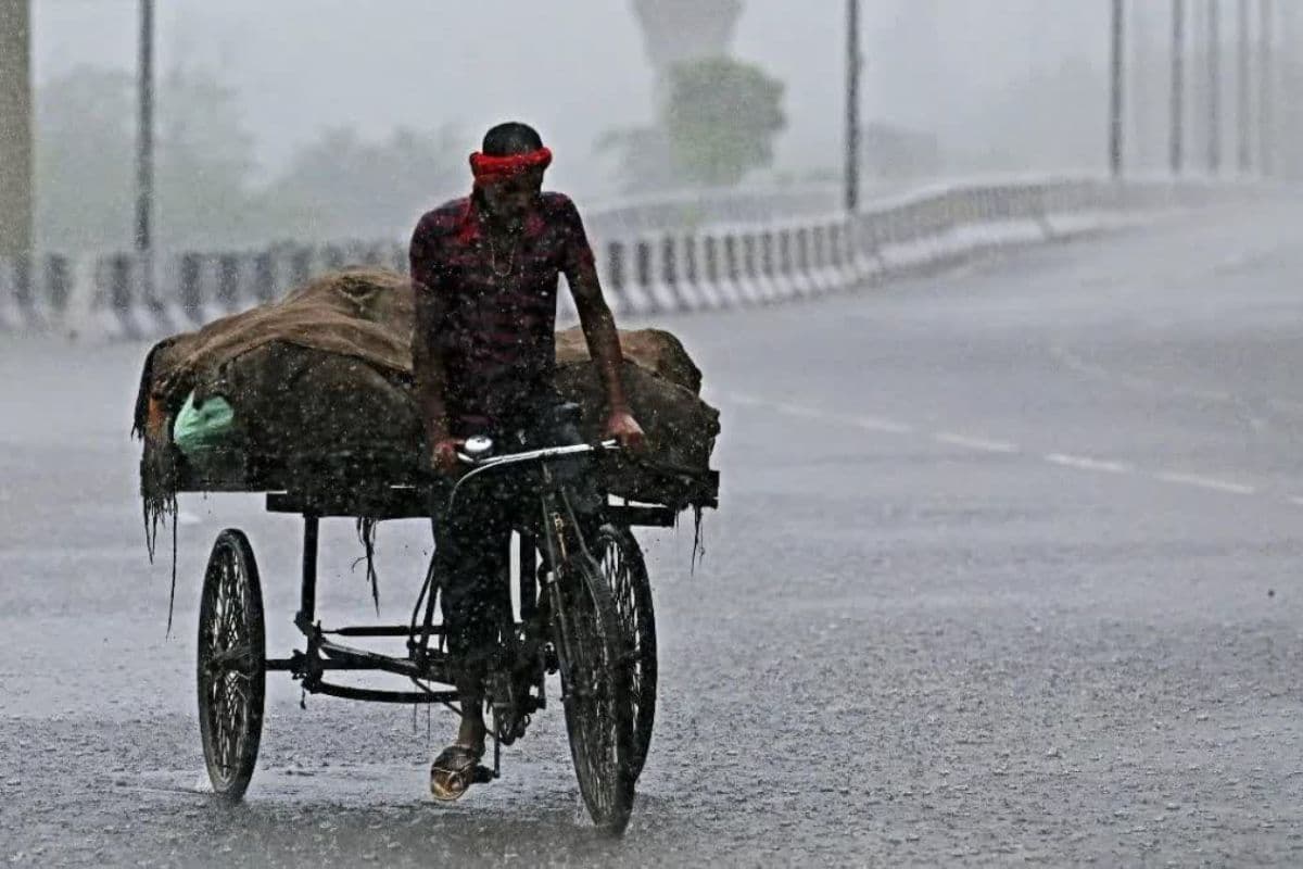 Bihar Rain Alert: बिहार के 11 जिले में अगले तीन घंटे के दौरान होगी भंयकर बारिश, मौसम विभाग ने जारी किया ऑरेंज अलर्ट