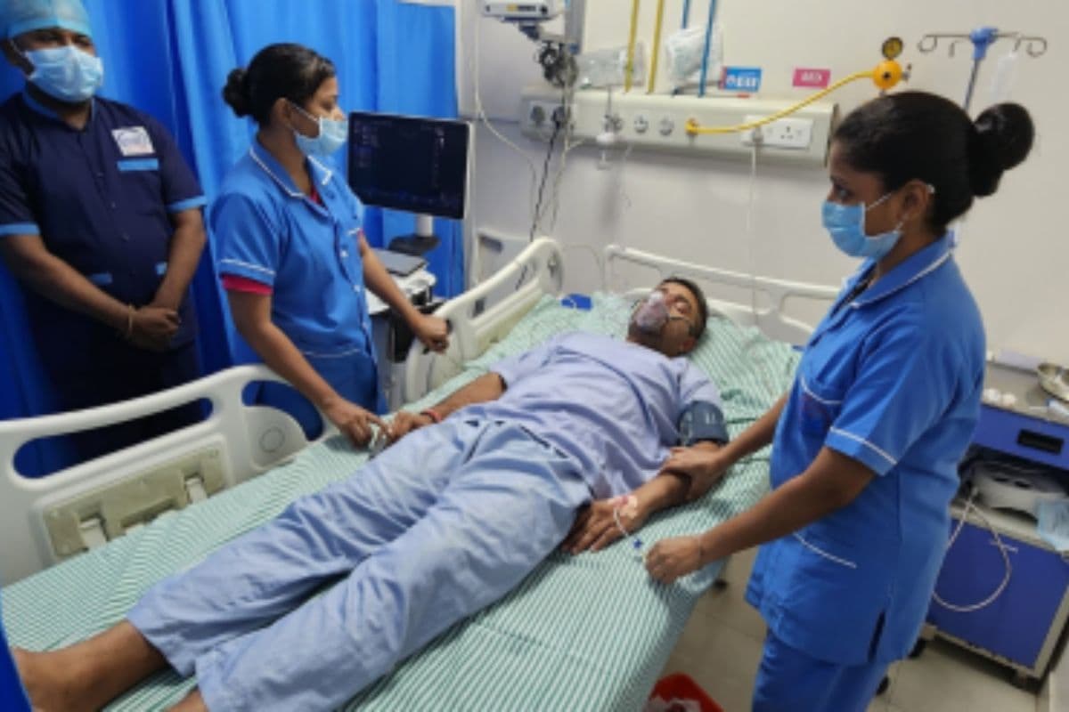 मनीष कश्यप को पीटने वाले डॉक्टर के लिए बिहार के पूर्व DGP ने मांगा परमवीर चक्र, यूट्यूबर पर लगाया आरोप
