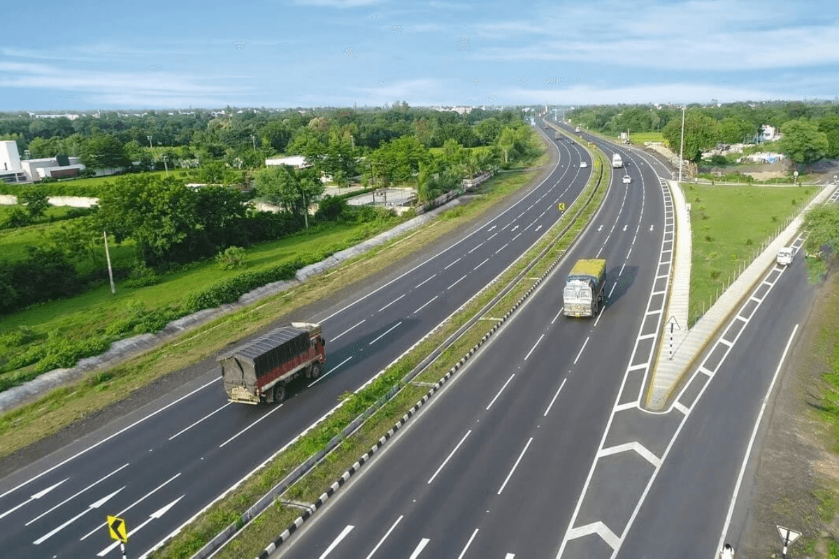 Bihar Road: बिहार के इस जिले में राम जानकी मार्ग की निर्माण प्रक्रिया शुरू, दी जा रही मुआवजे की राशि