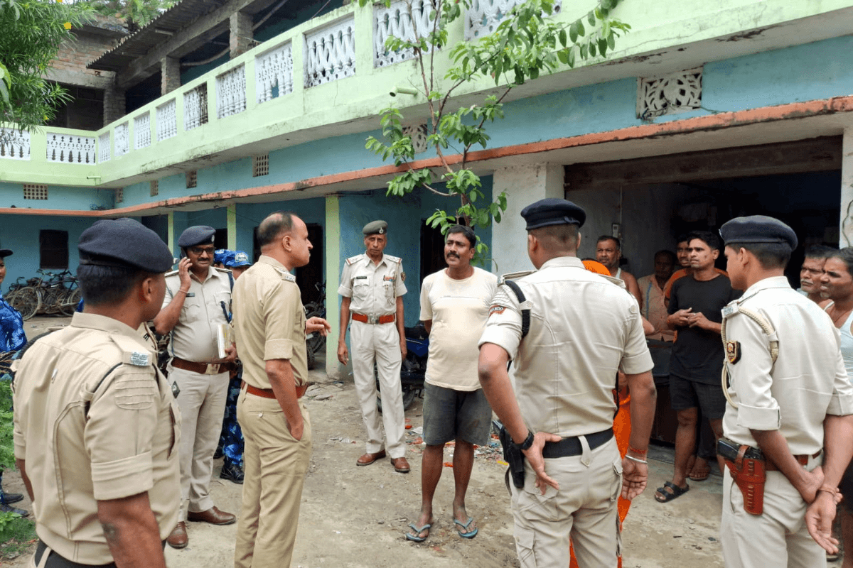 Muzaffarpur News: एसएसपी ने अचानक लॉज और गेस्ट हाउस में की छापेमारी, सील करने की चेतावनी
