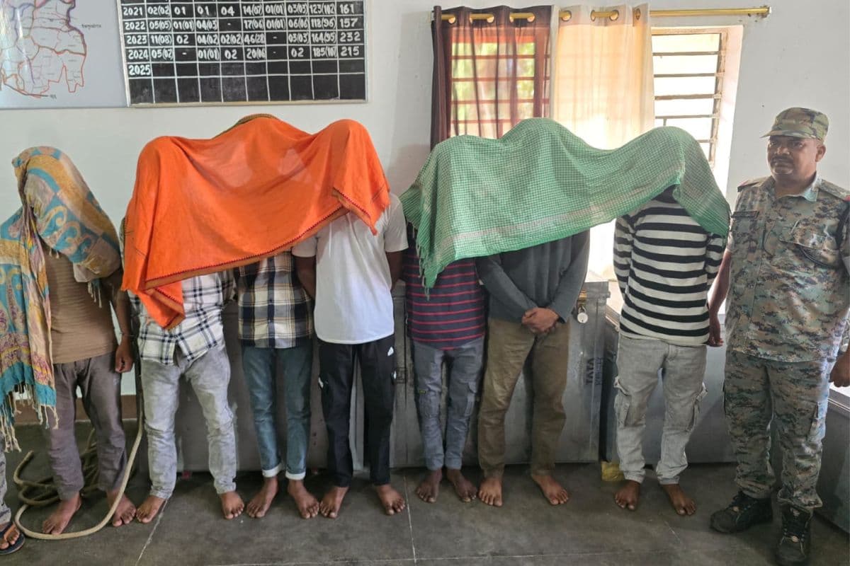 Crime News: लातेहार पुलिस को मिली बड़ी सफलता, हथियार के साथ राहुल सिंह गैंग के 7 अपराधी अरेस्ट