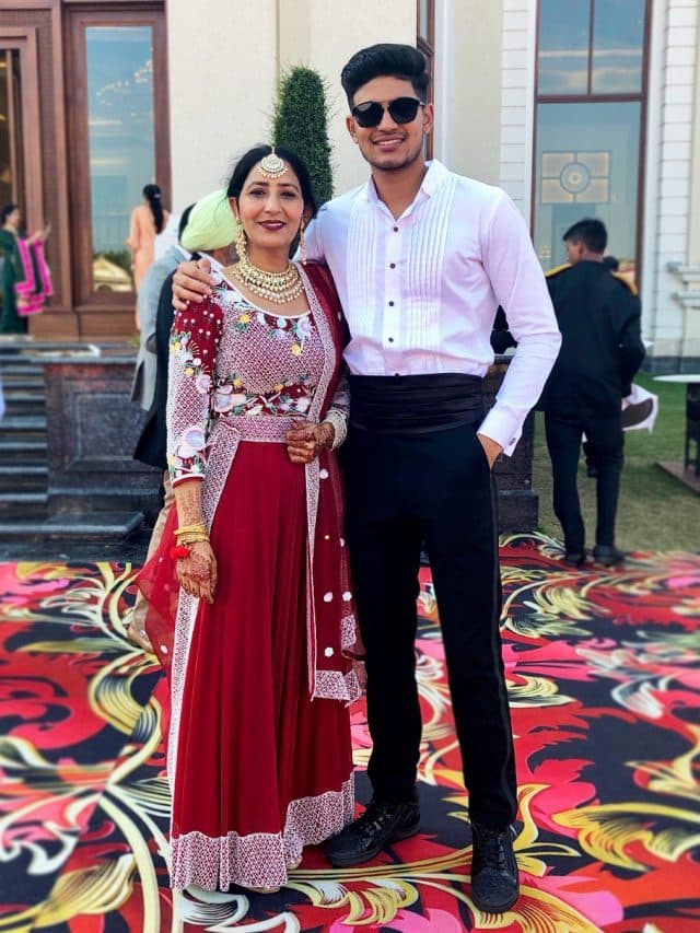 मदर्स डे पर मिलिए क्रिकेट दिग्गजों की माताओं से