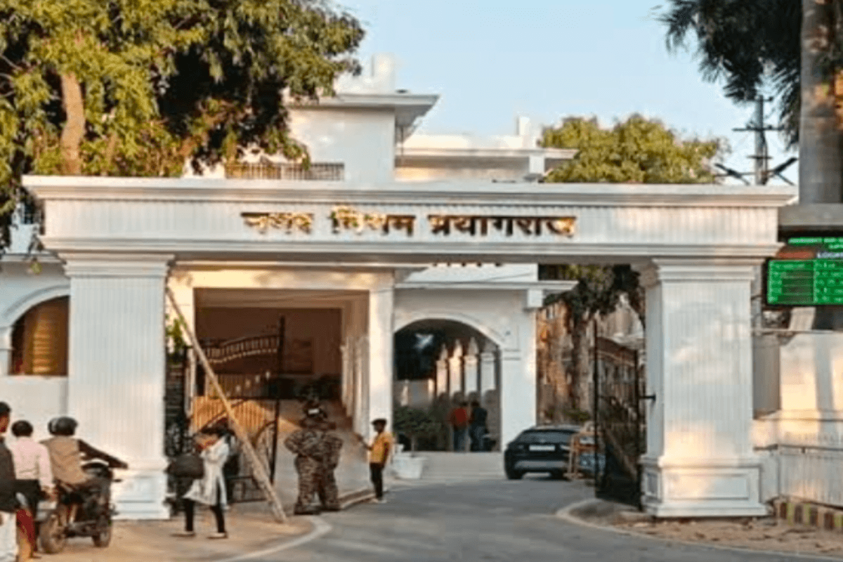 “मुक्तिधाम बेहाल: अंतिम सफर में भी नहीं नसीब सुकून, प्रयागराज में सुविधाओं की भारी कमी”
