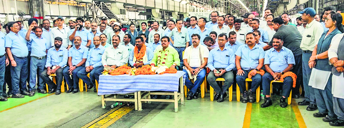 Jamshedpur News : टाटा मोटर्स यूनियन : नव नियुक्त अध्यक्ष का प्लांट थ्री में अभिनंदन