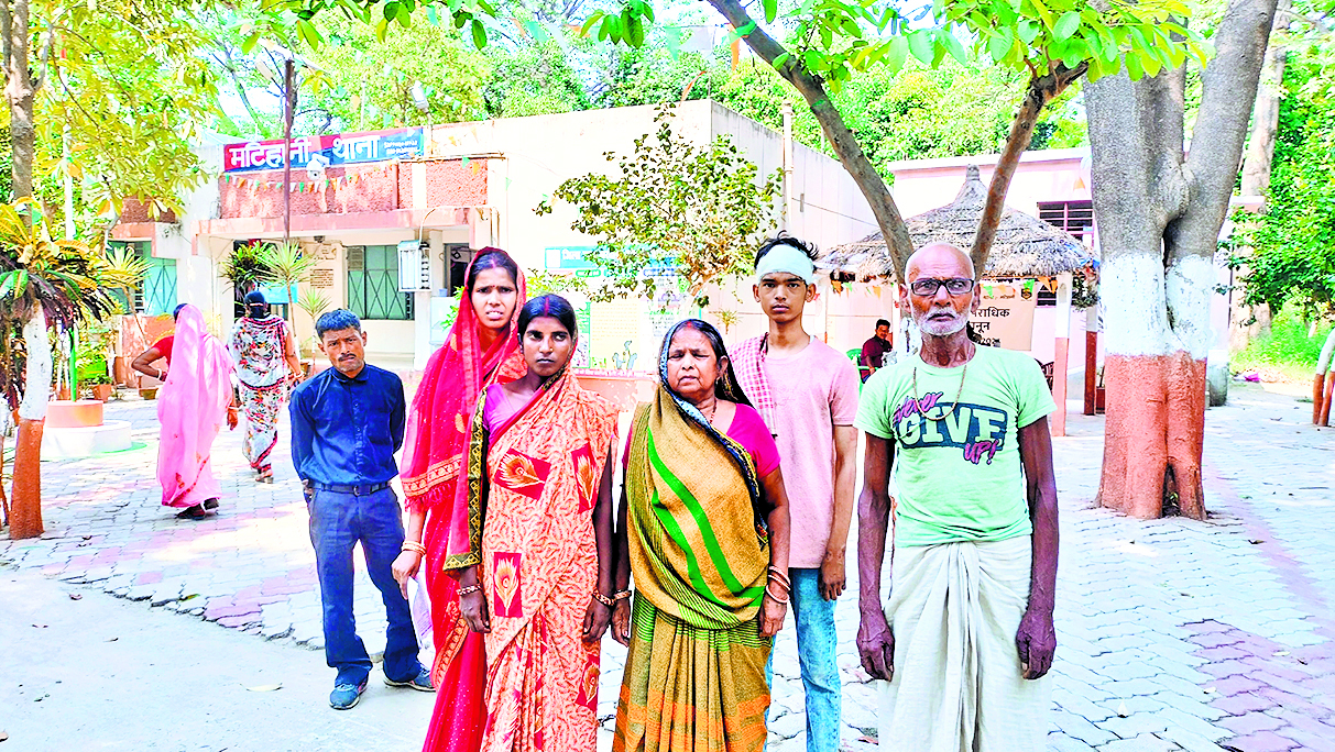 पर्चा की जमीन पर पीएम आवास योजना का घर निर्माण कराने पर मारपीट, प्राथमिकी दर्ज