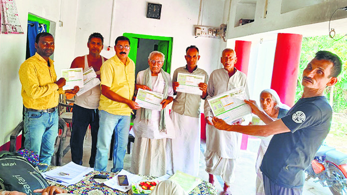 Jehanabad : उसरी और भदसारा गांव के किसानों के बीच बांटा गया मृदा स्वास्थ्य कार्ड