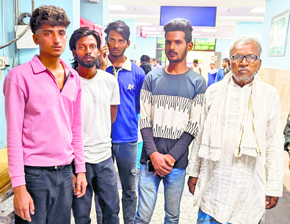 Ara News : पोकलेन की चपेट में आने से बालू घाट पर सो रहे खलासी की मौत