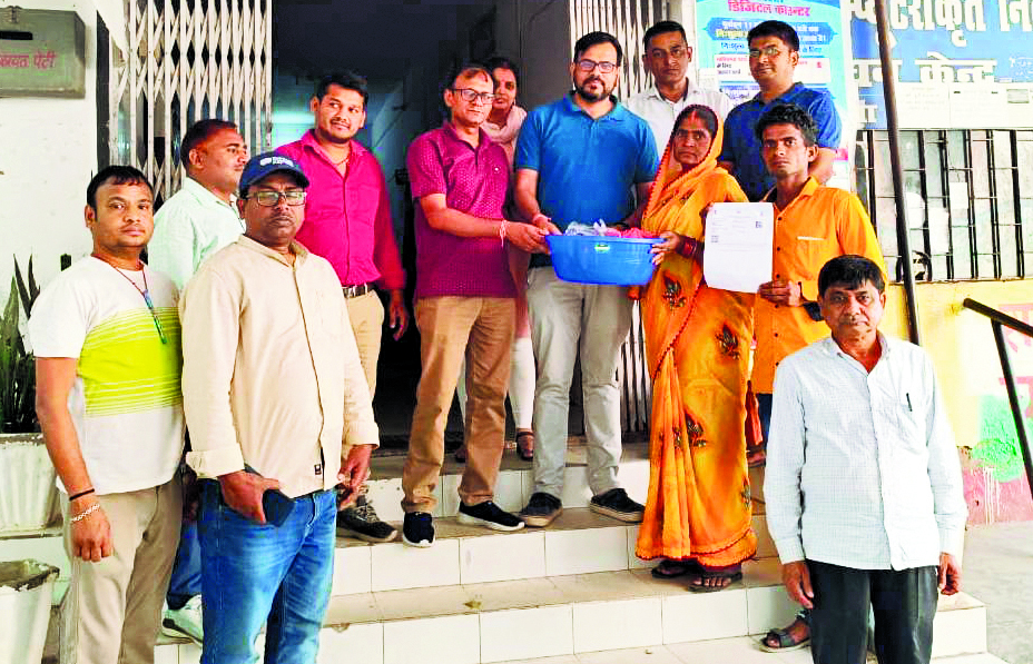 Saran News : रिविलगंज में 25 फाइलेरिया मरीजों के बीच एमएमडीपी किट का हुआ वितरण