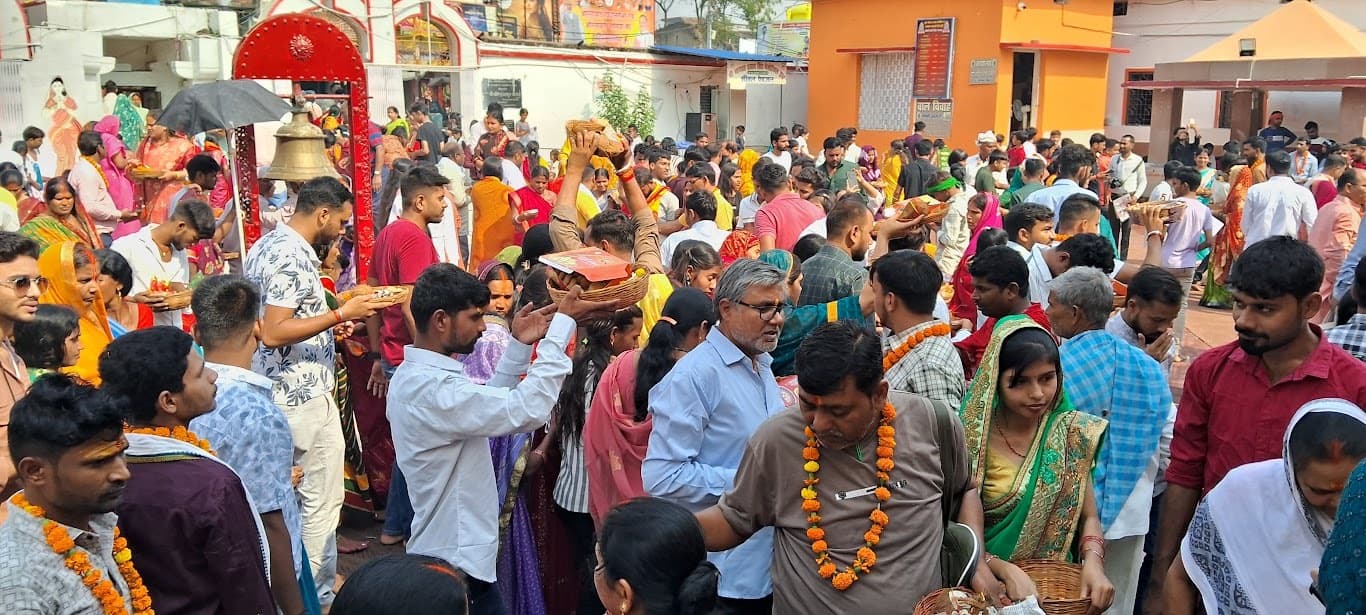 सूर्य को अर्घ अर्पित कर महिलाओं ने पूरी की रविवार का व्रत