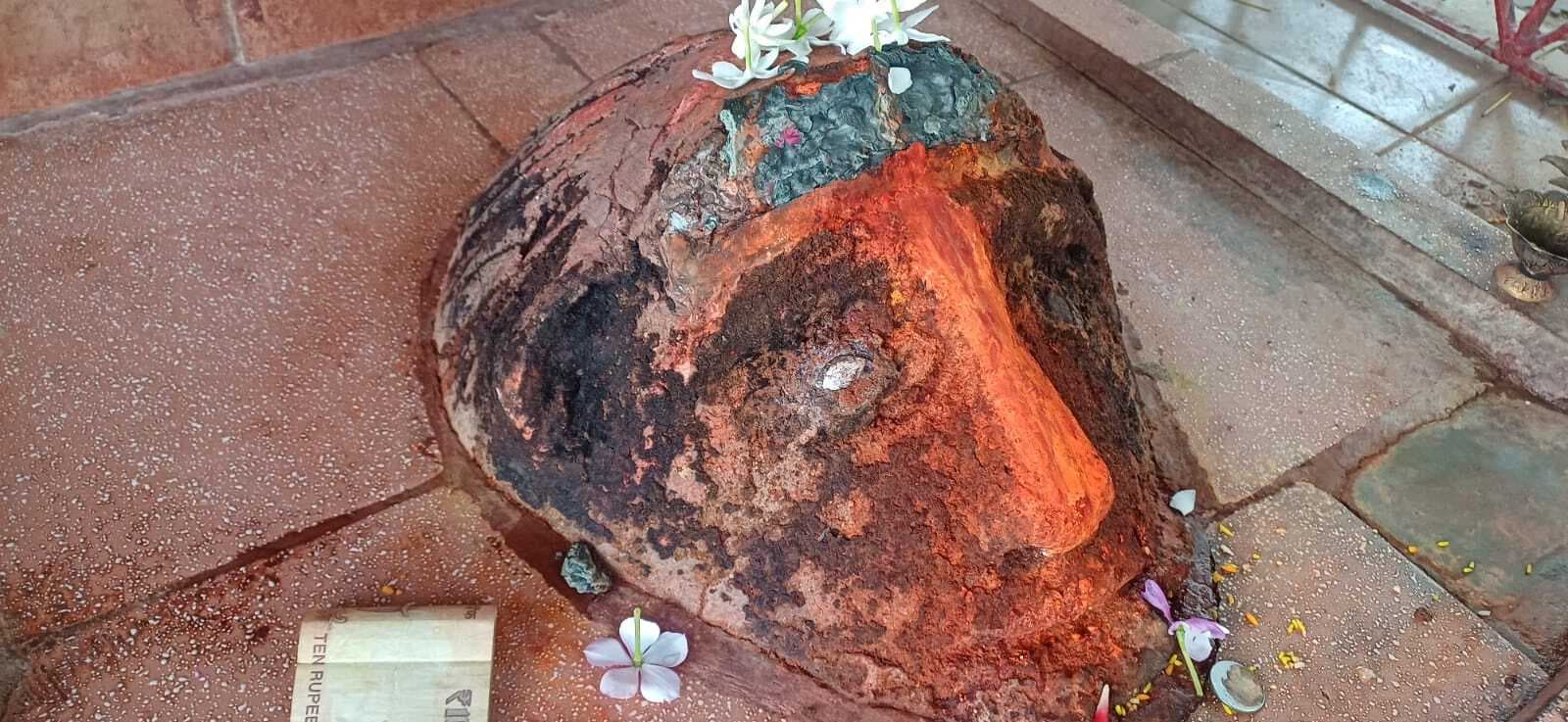 मंदिर से डीहबार बाबा के मुकुट की चोरी