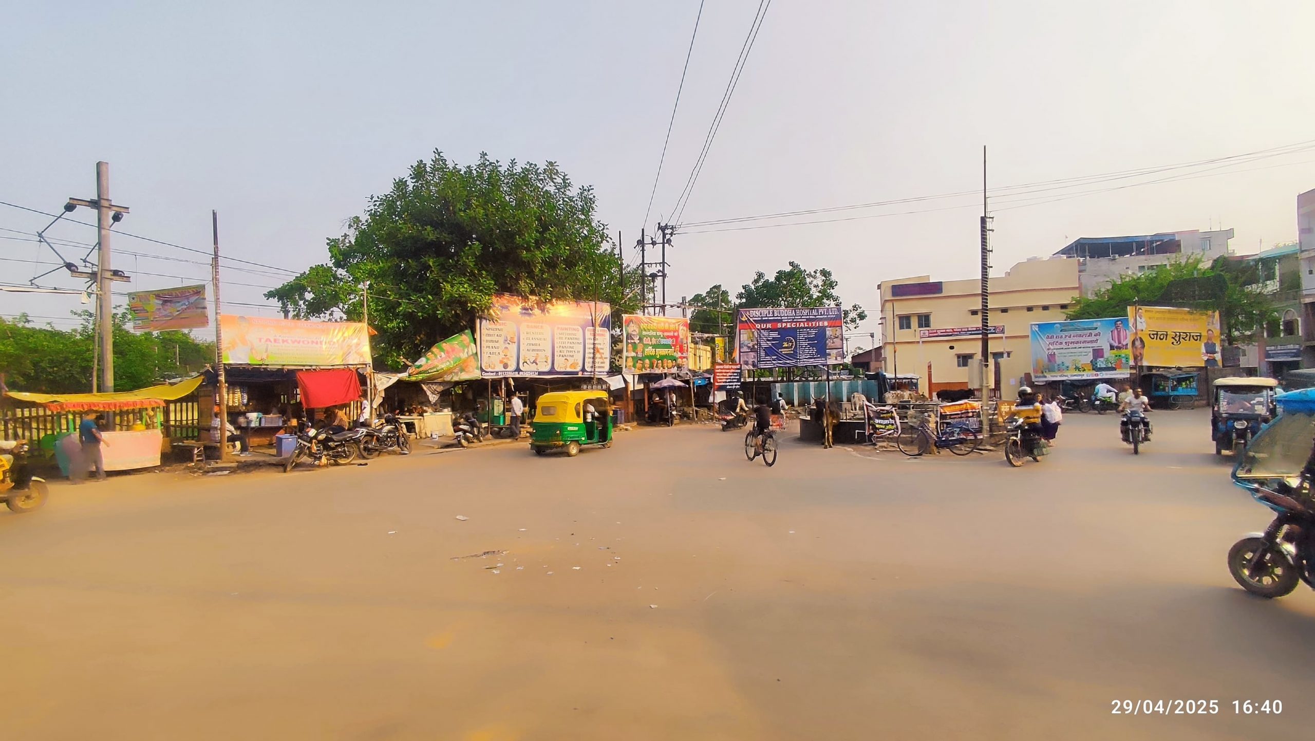 नोटिस अवधि समाप्ति के बाद भी नहीं हट पाया जुबली वेल चौक से अतिक्रमण