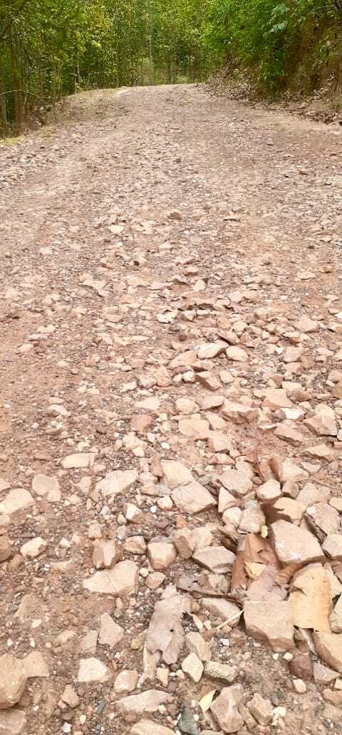East Singhbhum News : शिलान्यास के 7 माह बाद भी सड़क निर्माण शुरू नहीं, आक्रोश