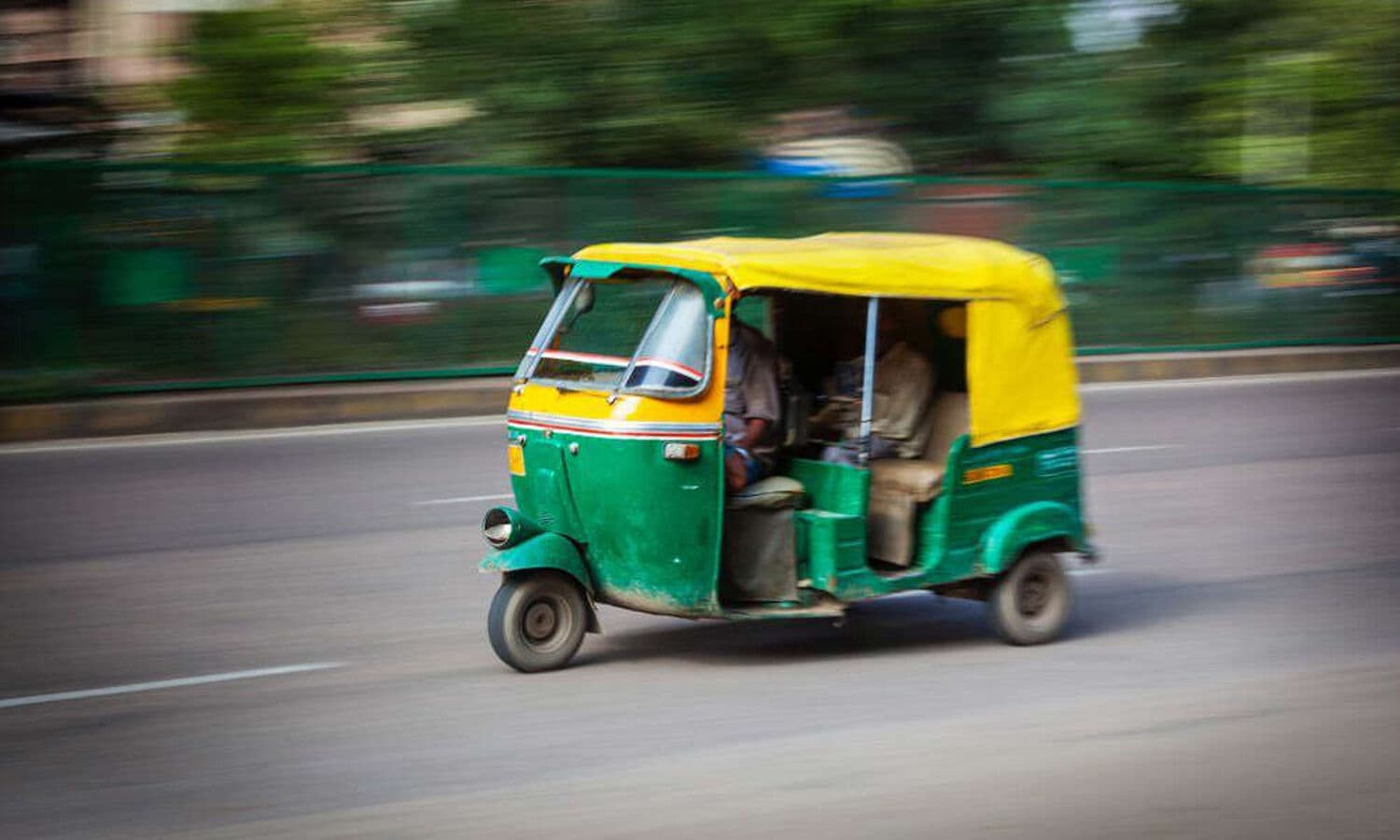 Patna News : ऑटो चालक रात में वसूल रहे दोगुना किराया