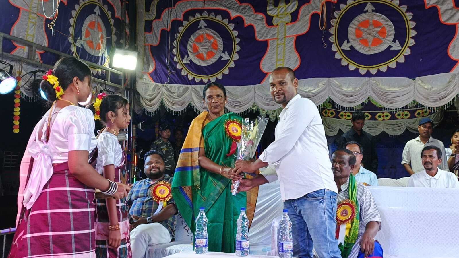 West Singhbhum News : गुरु गोमके ने ओलचिकी से समाज को पहचान दी : जोबा