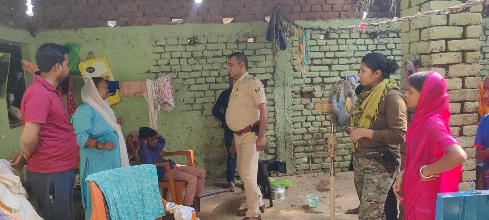 घर से ढाई लाख नकदी समेत सामान की चोरी