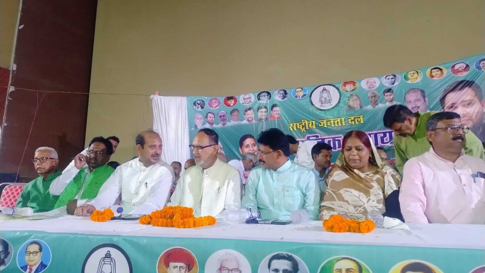 RJD”s social justice discussion:सरकार बनी तो बहनों को हर माह 2500 मिलेंगे : सिद्दीकी