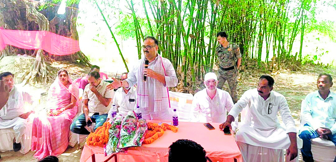 hajipur news. विधायक ने किया वाया नदी उड़ाही का शुभारंभ