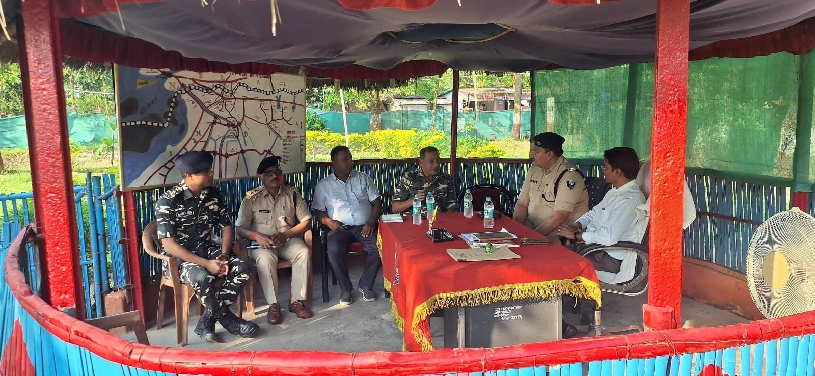 भारत-नेपाल सीमा की सुरक्षा को लेकर प्रशासन सतर्क, डीएम-एसपी ने एसएसबी के साथ की बैठक
