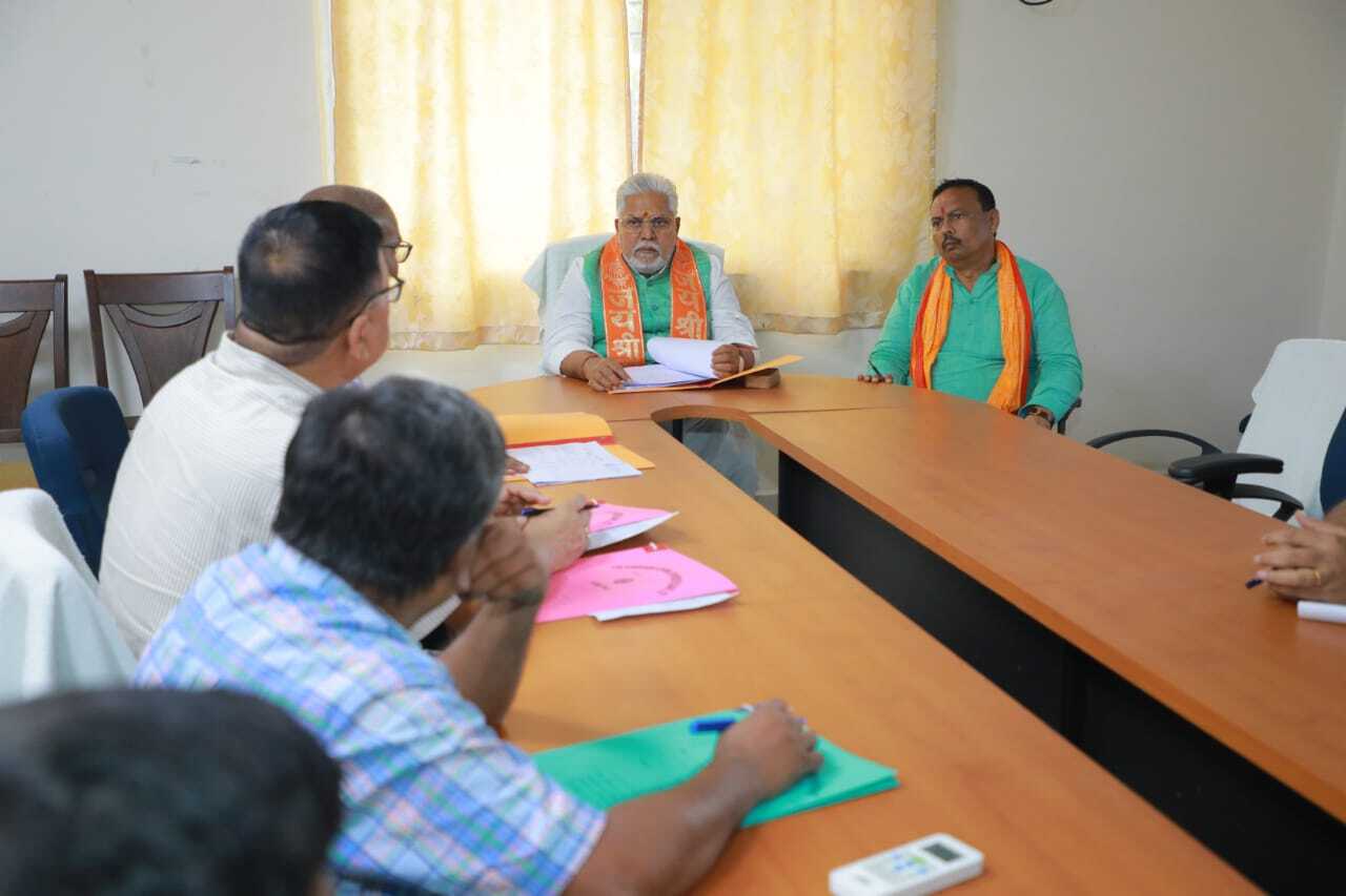 सहकारी विकास योजनाओं को समय पर करें पूरा : मंत्री