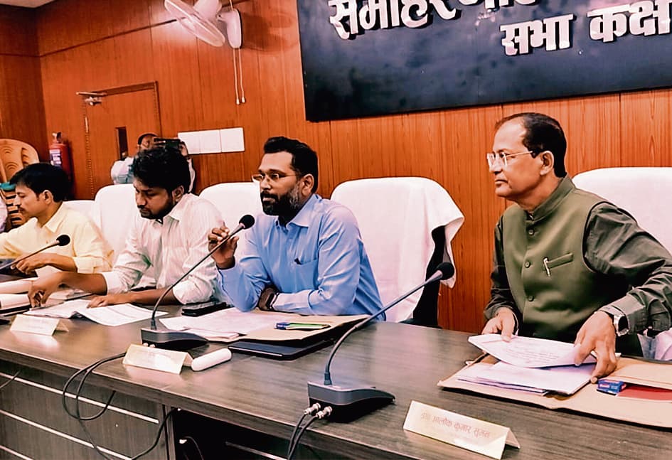 Gopalganj News : डुमरिया घाट का नया पुल स्टील स्ट्रक्चर में बनेगा, एनएच पर लाइटिंग और केवि के लिए भूमि चिह्नित : आलोक सुमन