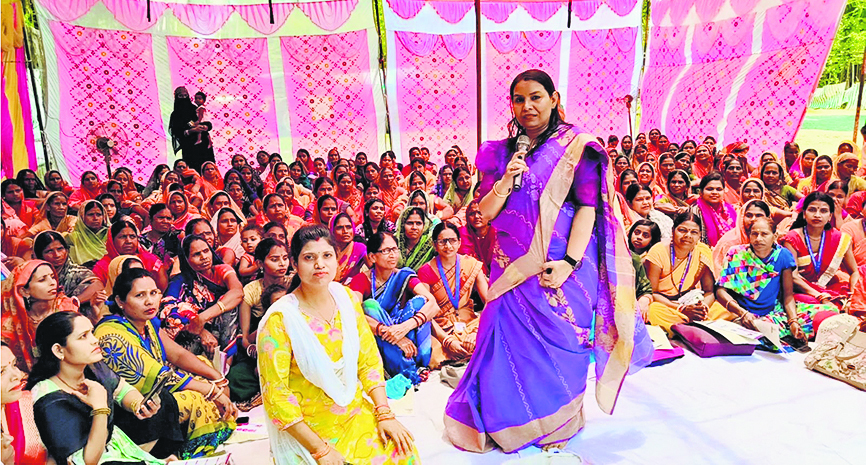 Hajipur News : महिलाओं से ली जा रही उनकी आकांक्षाओं की जानकारी