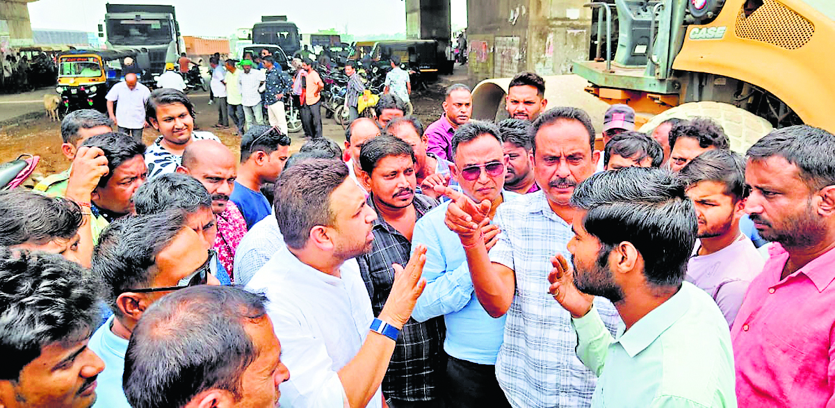East Singhbhum News : बाइपास सड़क खोदकर छोड़ा, बारिश में कीचड़ व धूप में धूल से परेशान हो रहे लोग